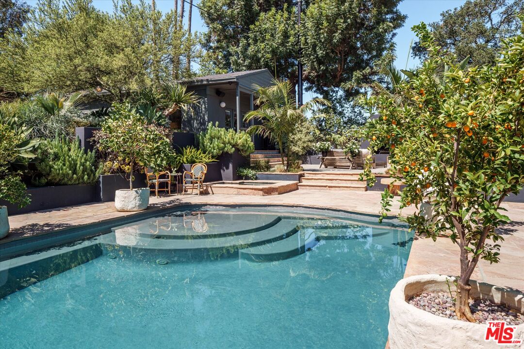 3860 Sunswept Dr