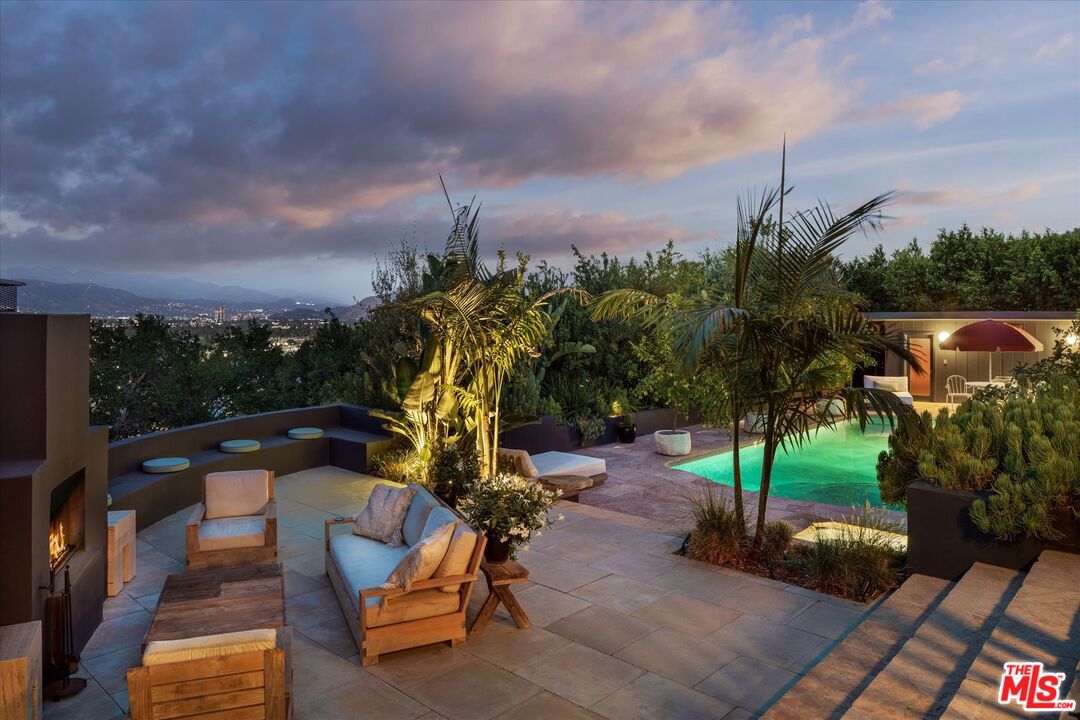 3860 Sunswept Dr