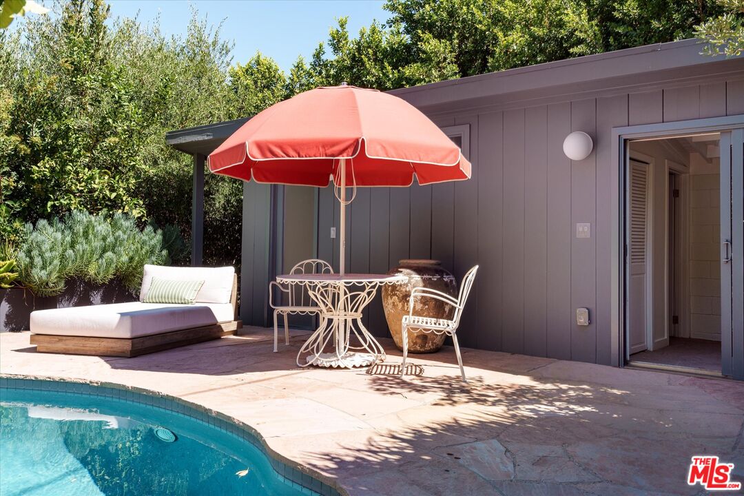 3860 Sunswept Dr
