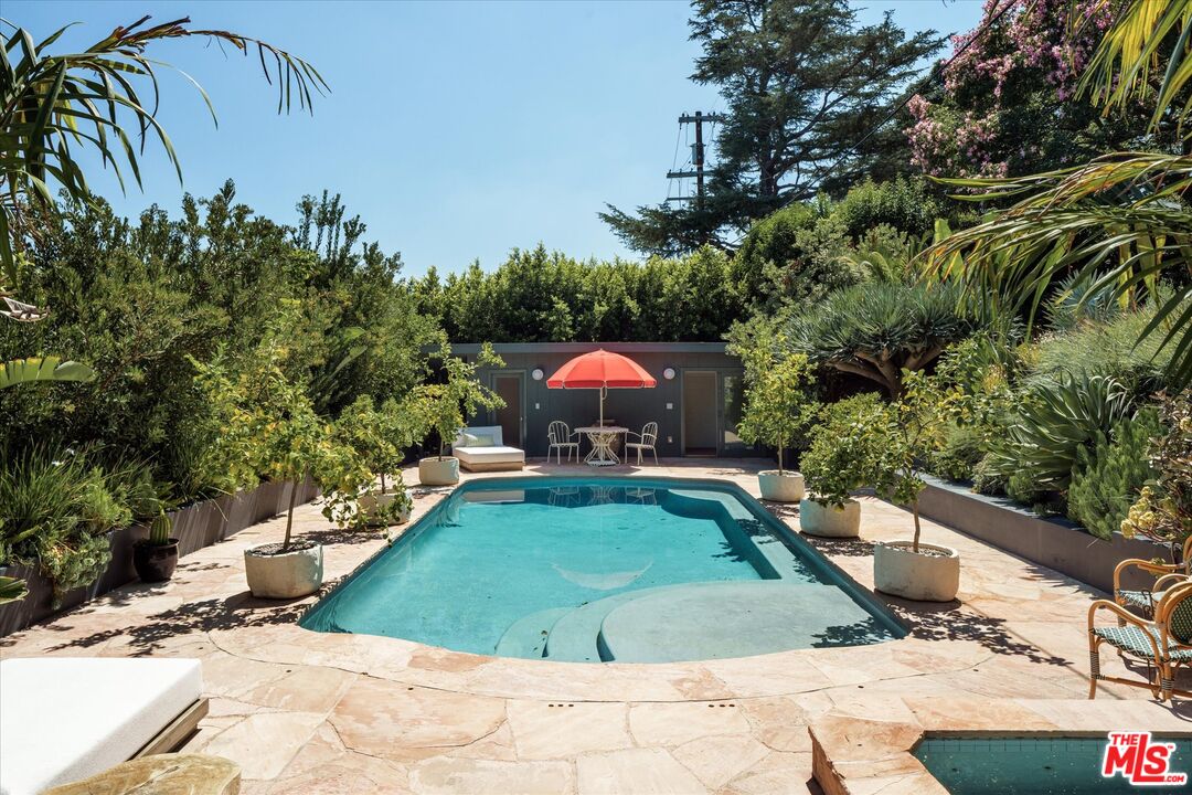 3860 Sunswept Dr