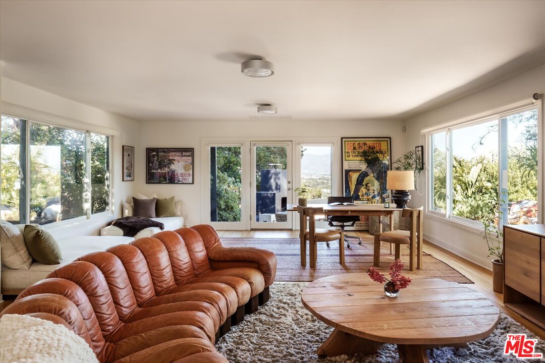 3860 Sunswept Dr