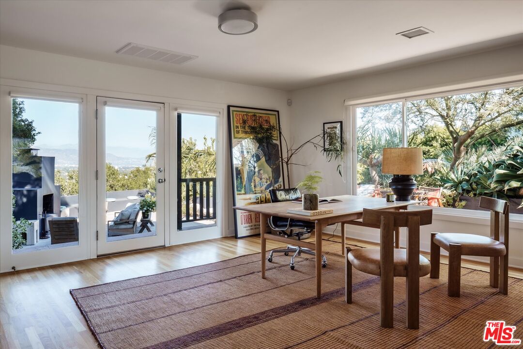 3860 Sunswept Dr