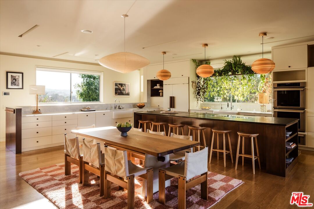 3860 Sunswept Dr