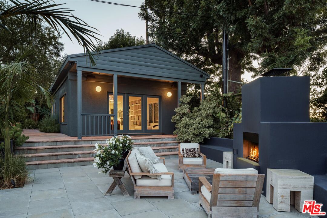 3860 Sunswept Dr