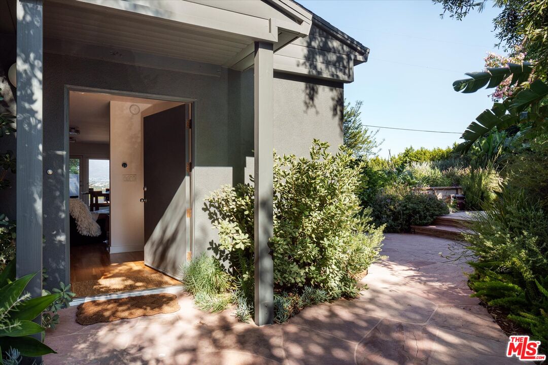 3860 Sunswept Dr