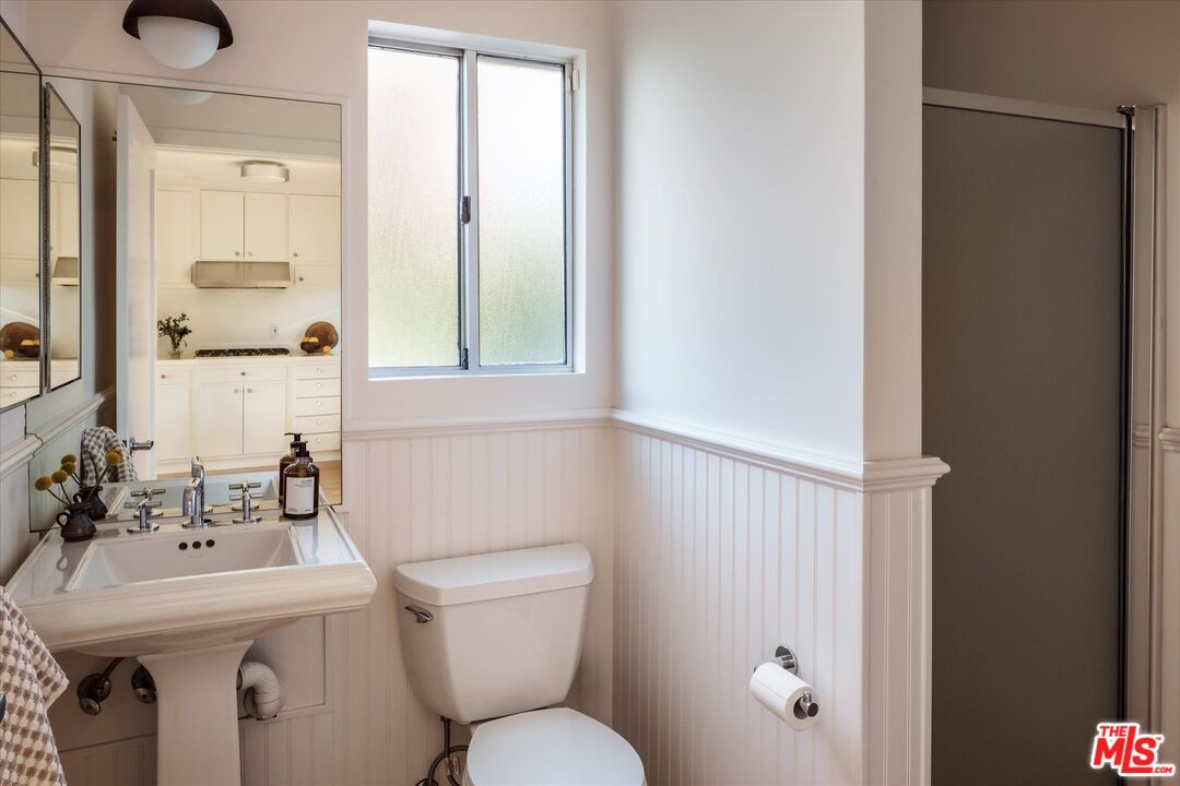 3860 Sunswept Dr