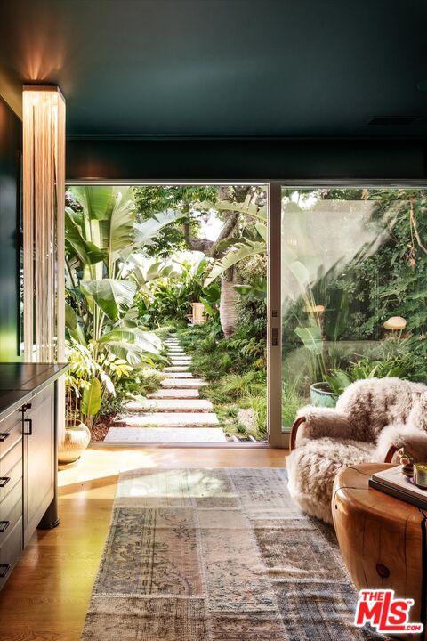 3860 Sunswept Dr