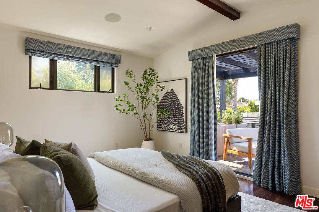 414 N La Jolla Ave