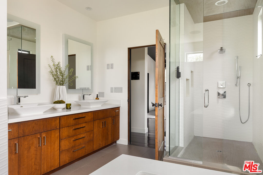 414 N La Jolla Ave