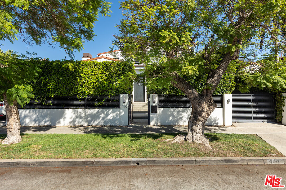 414 N La Jolla Ave