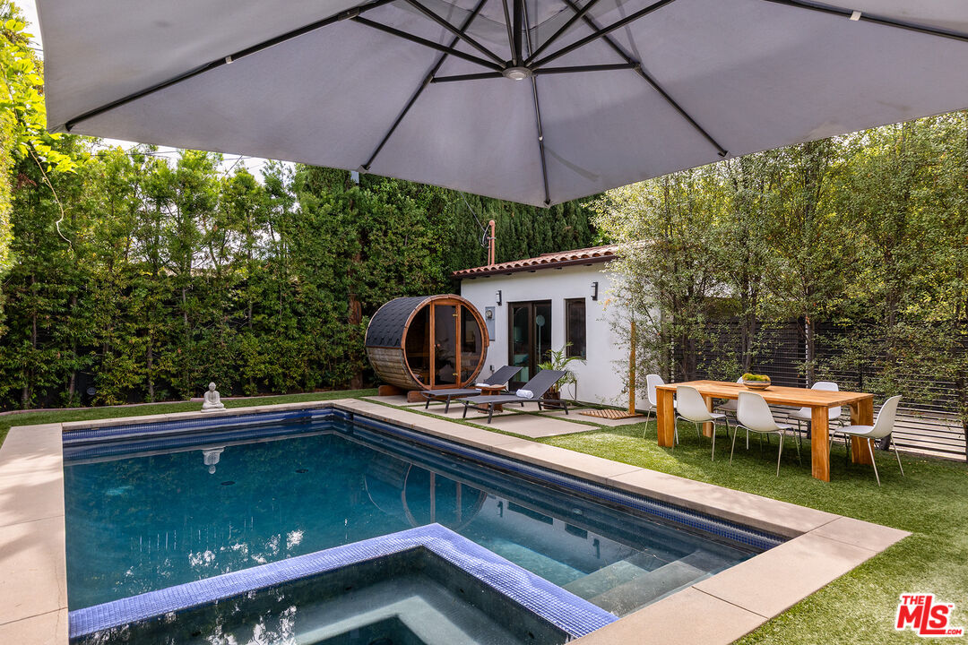 414 N La Jolla Ave