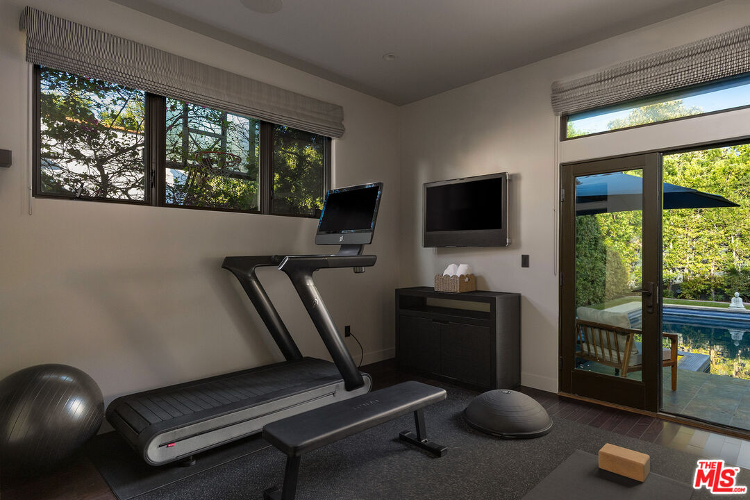 414 N La Jolla Ave