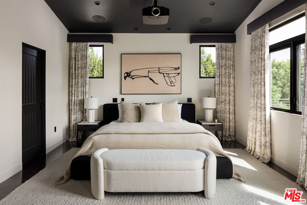 414 N La Jolla Ave