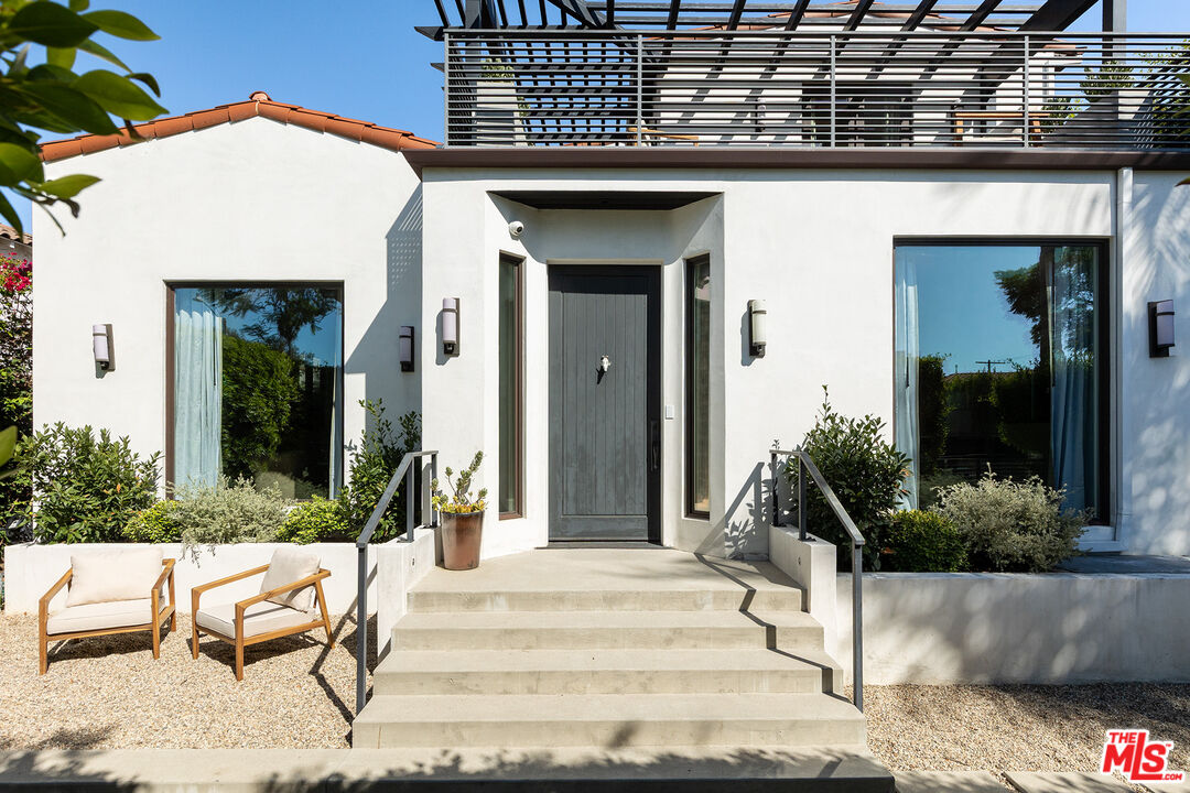414 N La Jolla Ave