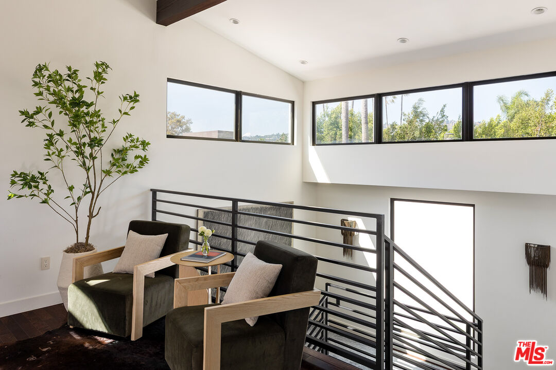 414 N La Jolla Ave