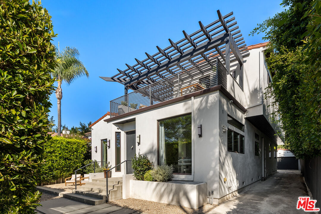 414 N La Jolla Ave