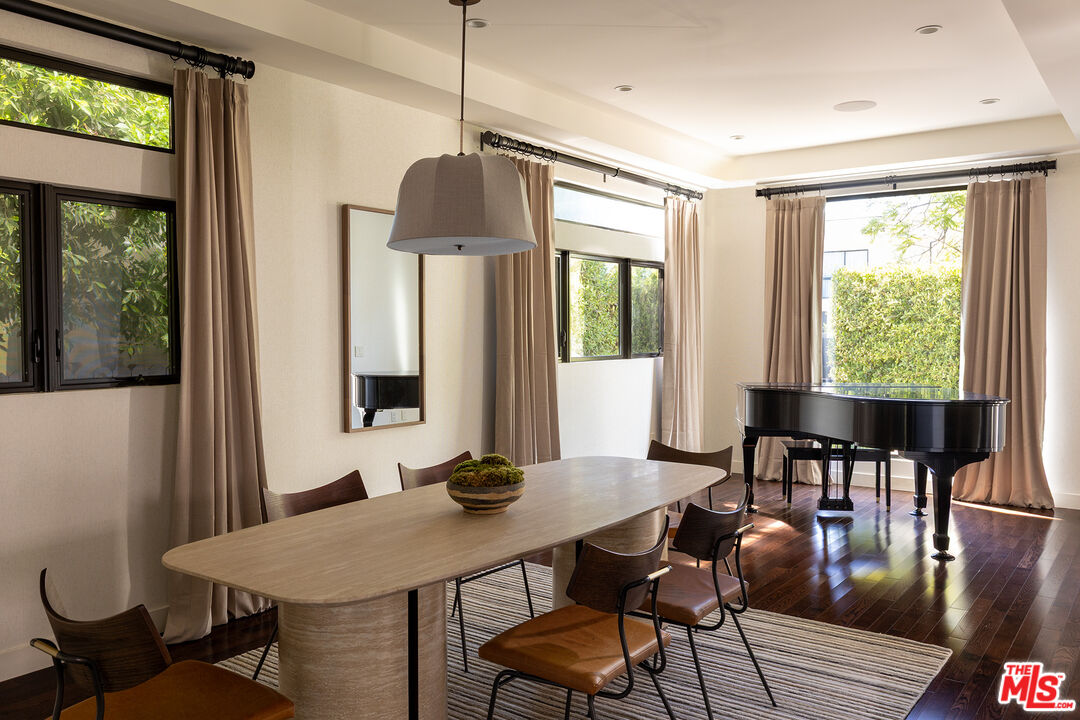 414 N La Jolla Ave