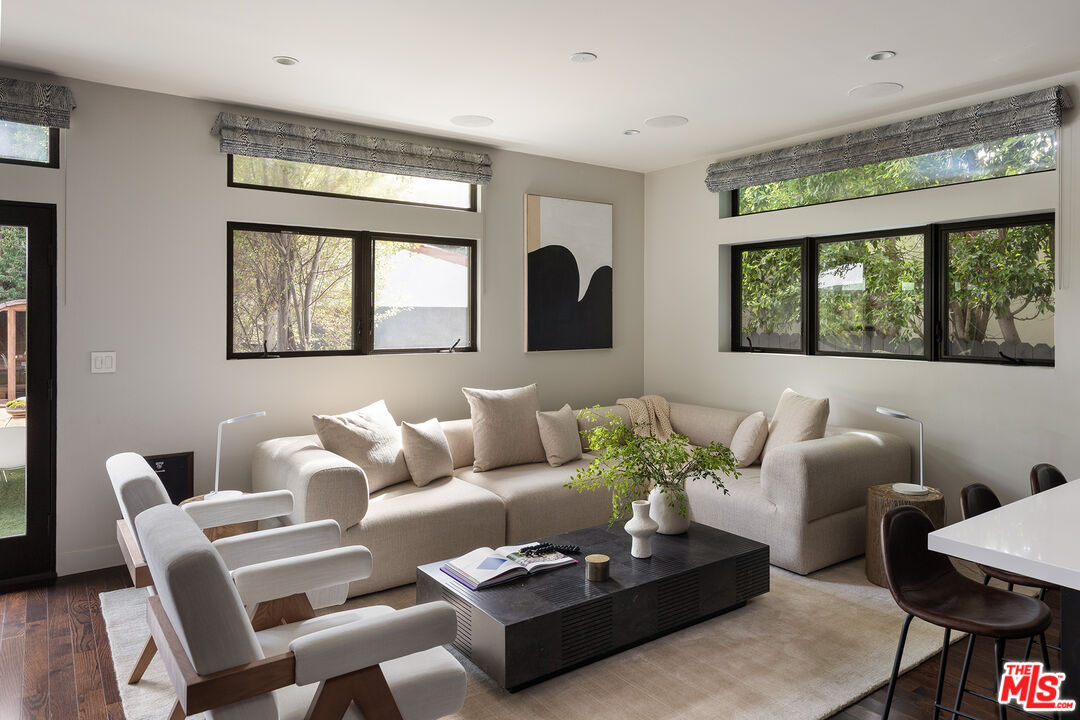 414 N La Jolla Ave