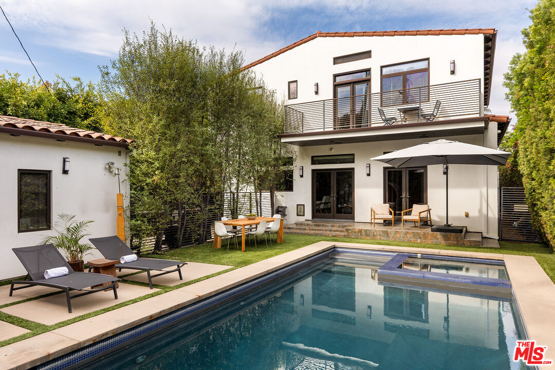 414 N La Jolla Ave