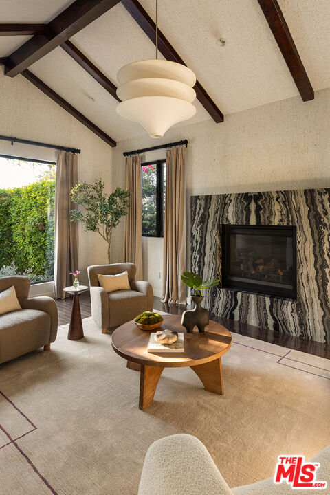 414 N La Jolla Ave