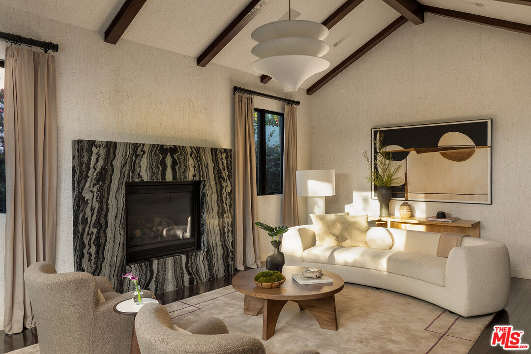 414 N La Jolla Ave