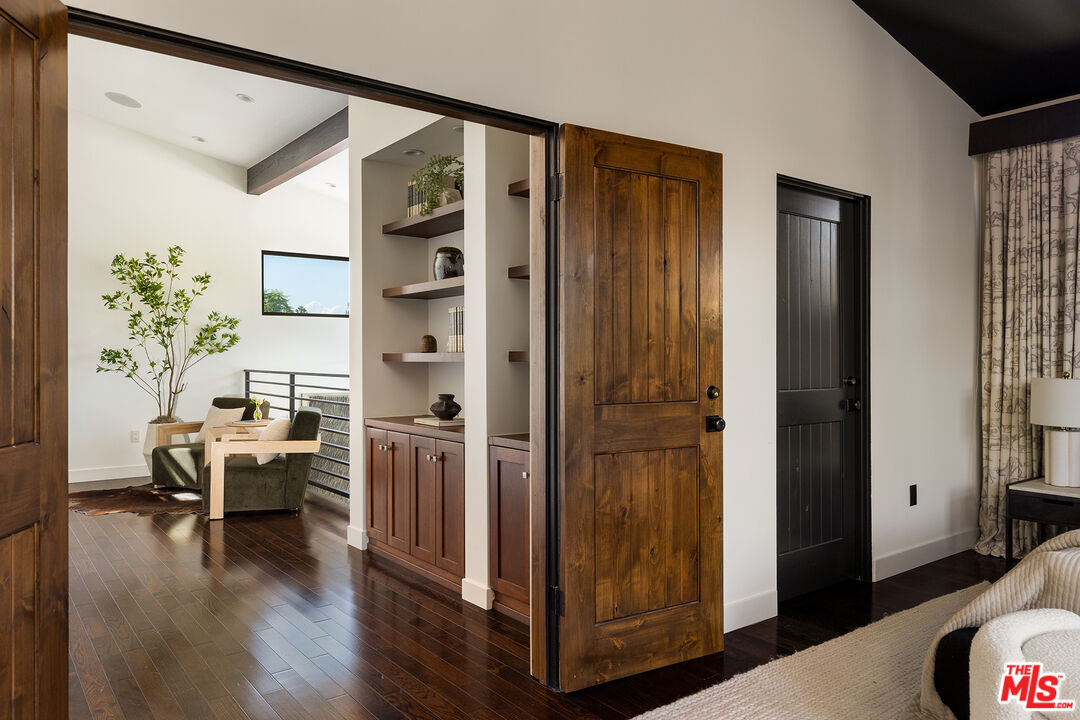 414 N La Jolla Ave