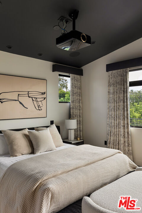 414 N La Jolla Ave