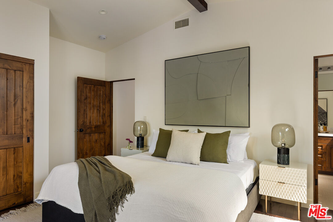414 N La Jolla Ave
