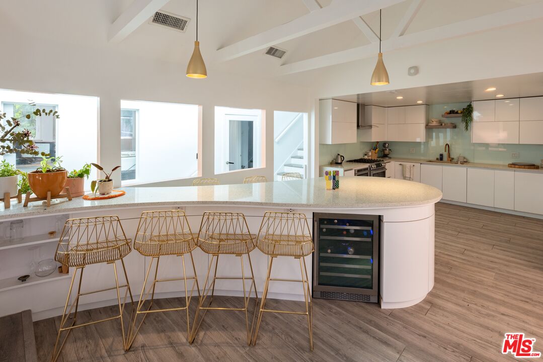 6835 Pacific View Dr