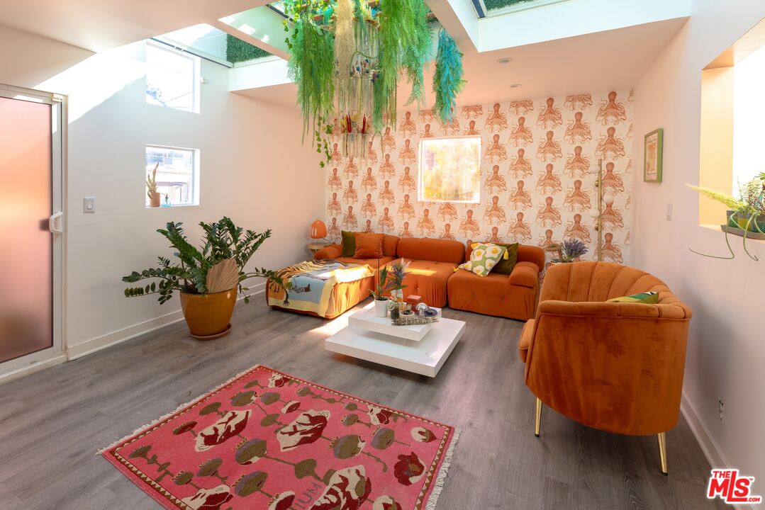 6835 Pacific View Dr