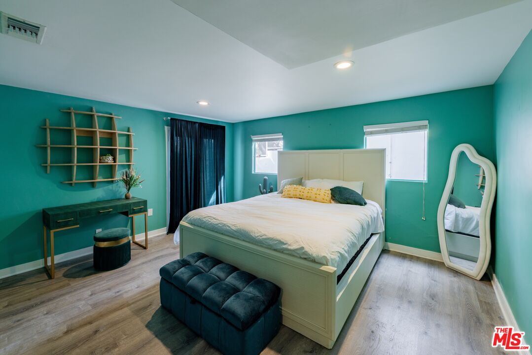 6835 Pacific View Dr