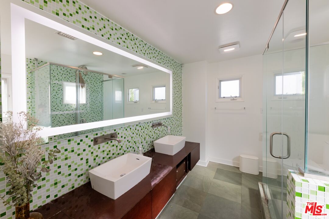 6835 Pacific View Dr