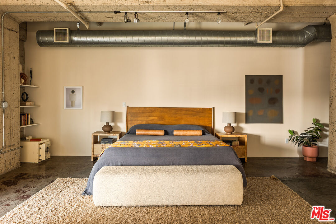 1855 Industrial St Unit: 401