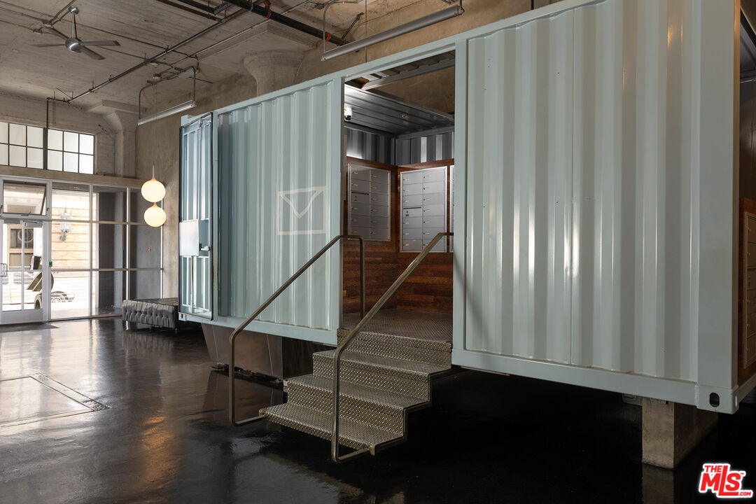 1855 Industrial St Unit: 401