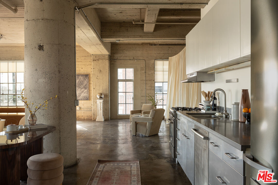 1855 Industrial St Unit: 401