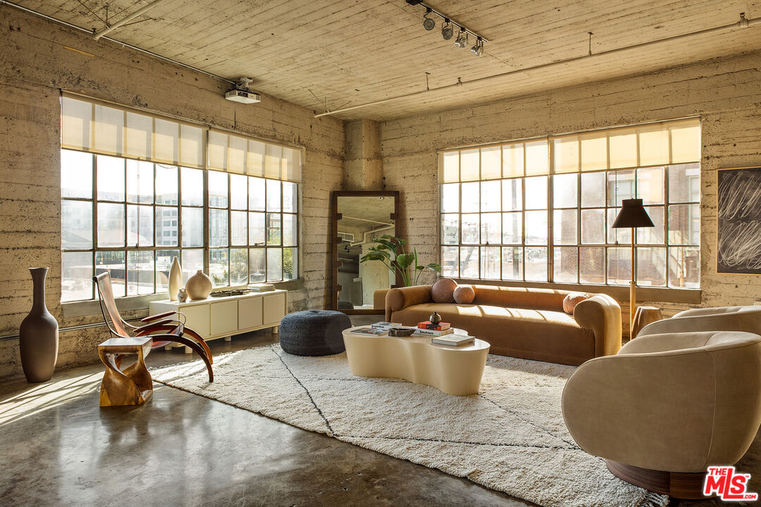 1855 Industrial St Unit: 401