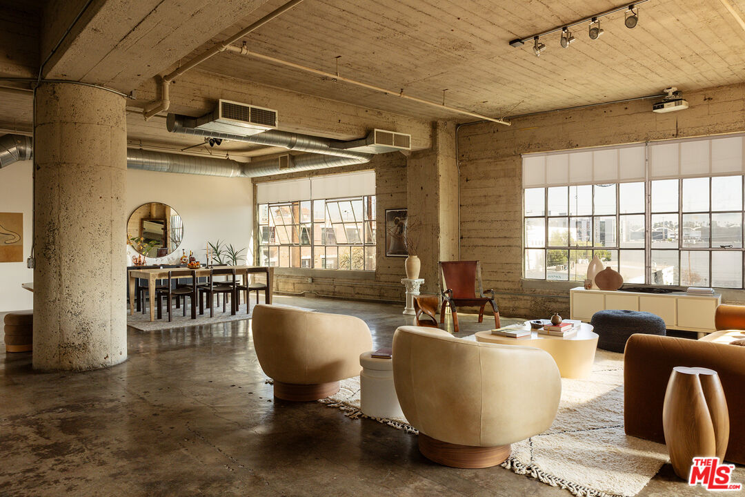 1855 Industrial St Unit: 401