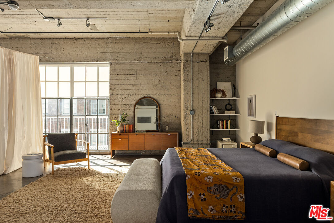 1855 Industrial St Unit: 401