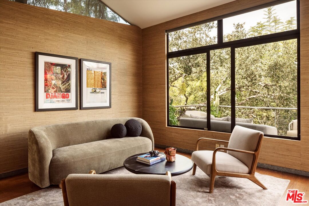 8882 Lookout Mountain Ave