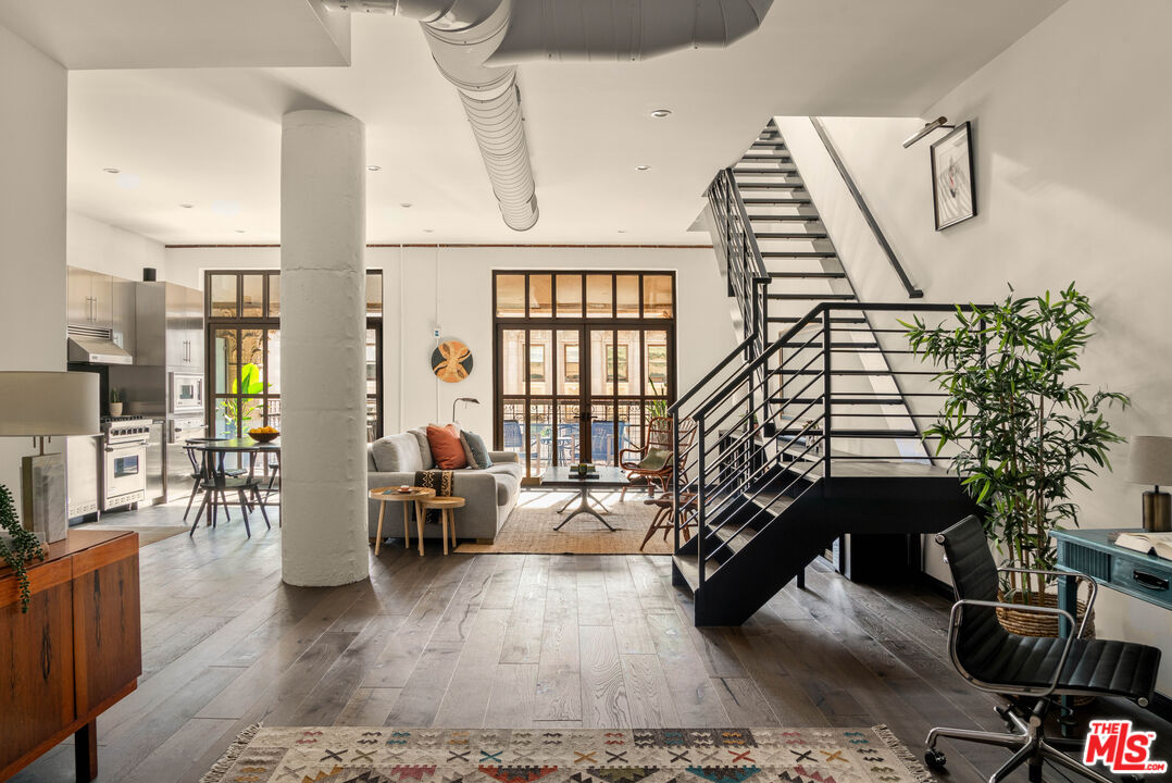 1645 Vine St Unit: 1005