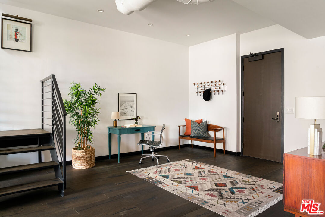 1645 Vine St Unit: 1005