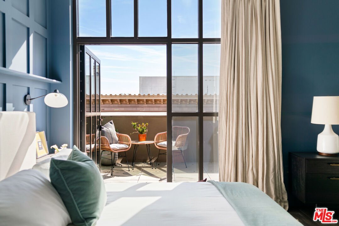 1645 Vine St Unit: 1005