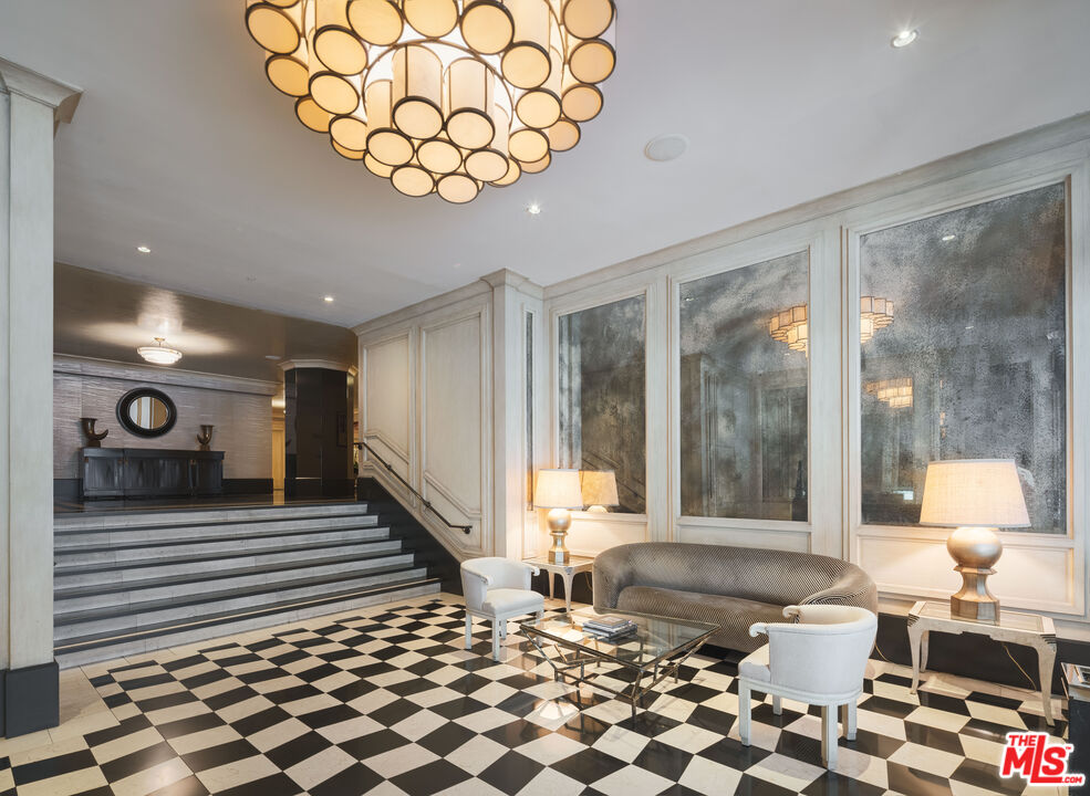 1645 Vine St Unit: 1005