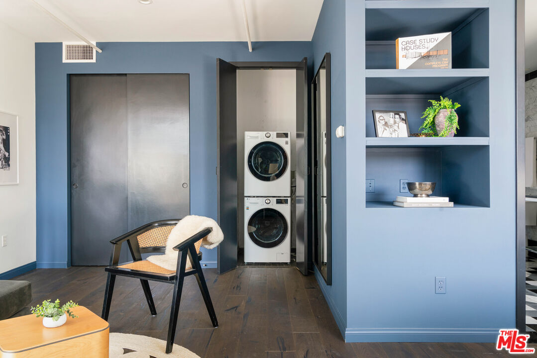 1645 Vine St Unit: 1005