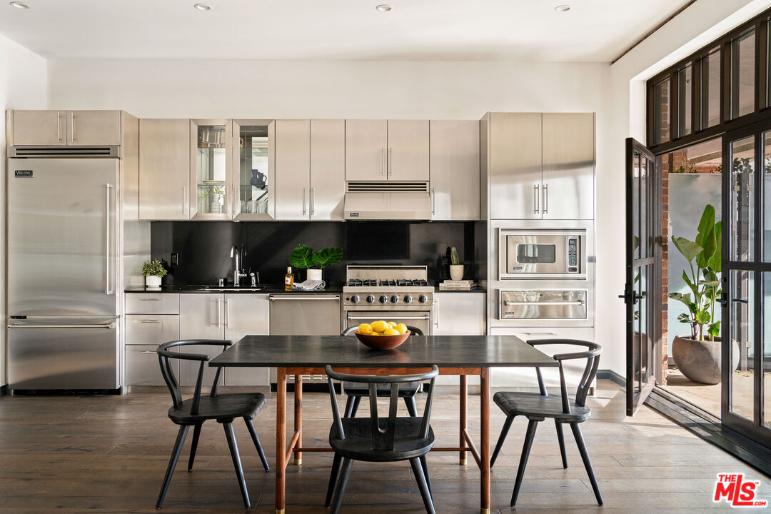 1645 Vine St Unit: 1005