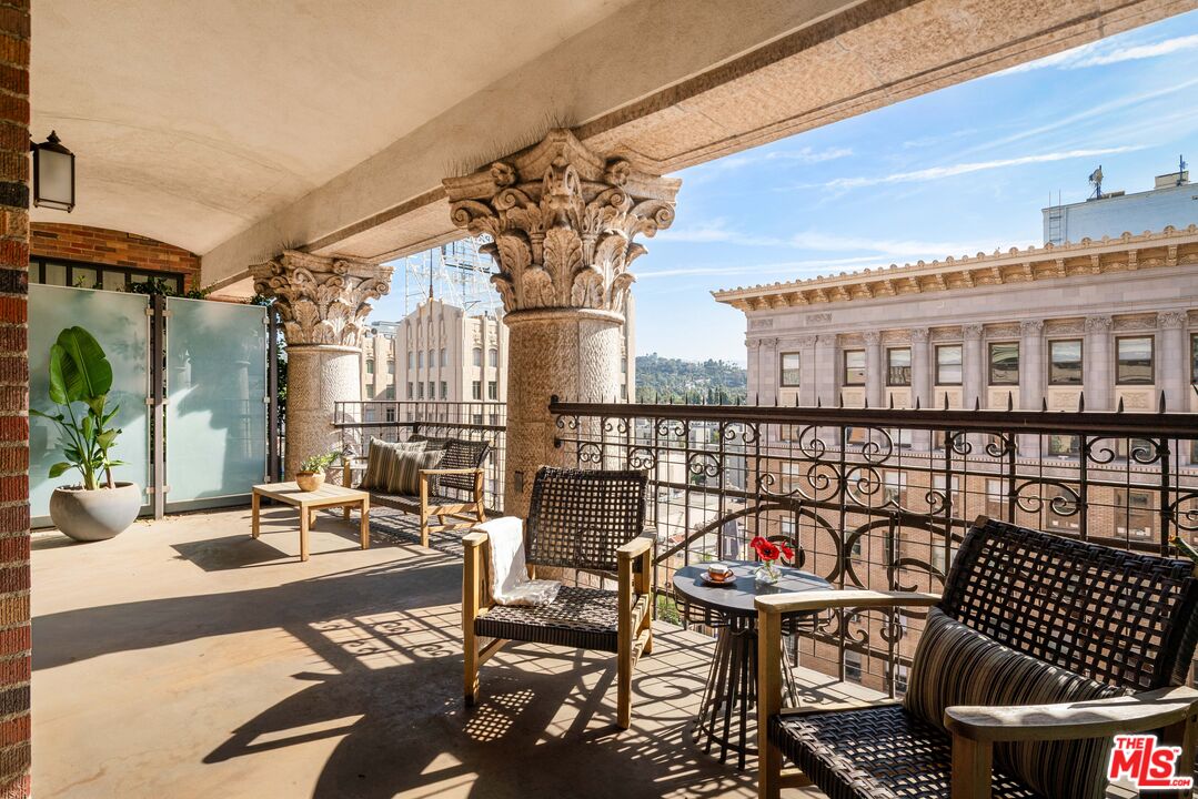 1645 Vine St Unit: 1005