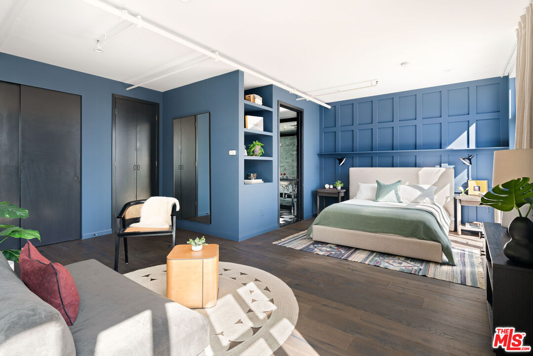 1645 Vine St Unit: 1005