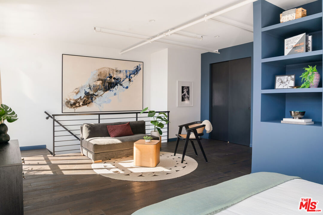 1645 Vine St Unit: 1005