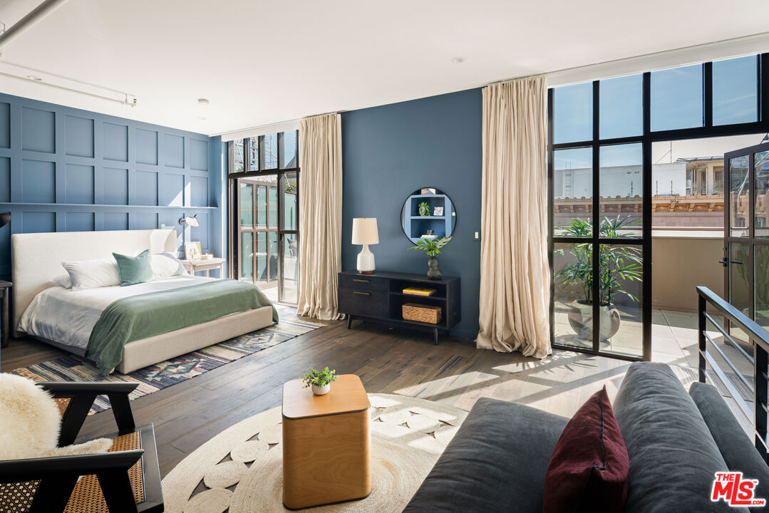 1645 Vine St Unit: 1005