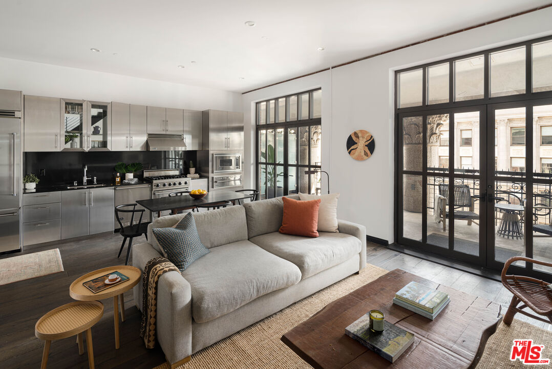 1645 Vine St Unit: 1005